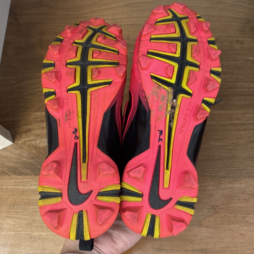 Nike girls cleats size 2 - Picture 5 of 7
